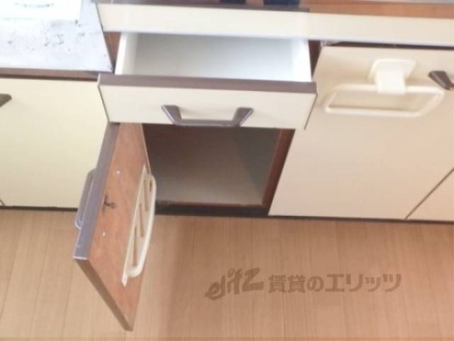 キッチン　キッチン下部収納
