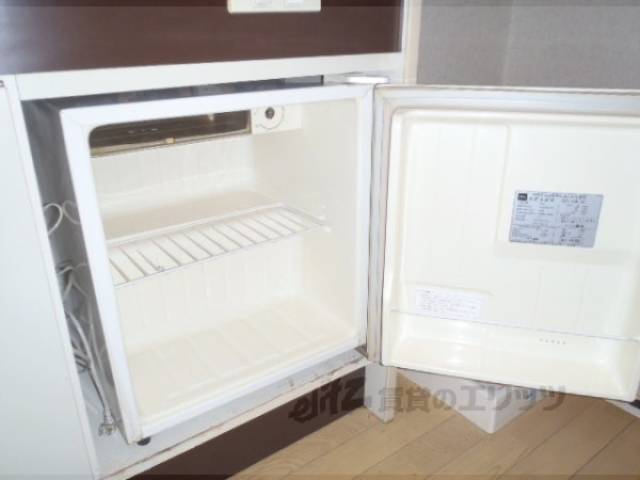 冷蔵庫置場　冷蔵庫がついています