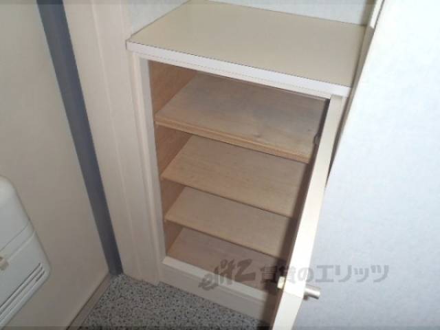 下駄箱　小さいけれど便利な下駄箱です