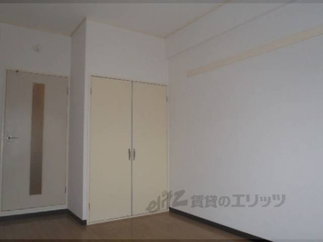 洋室　7.5帖の広いお部屋です