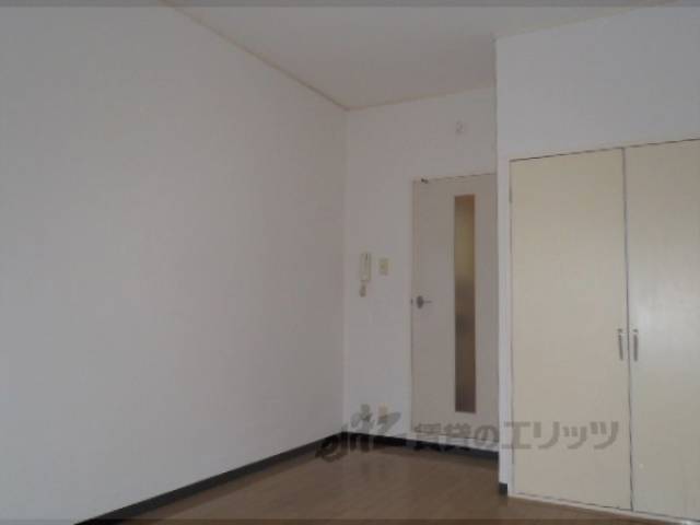 洋室　7.5帖の広いお部屋です