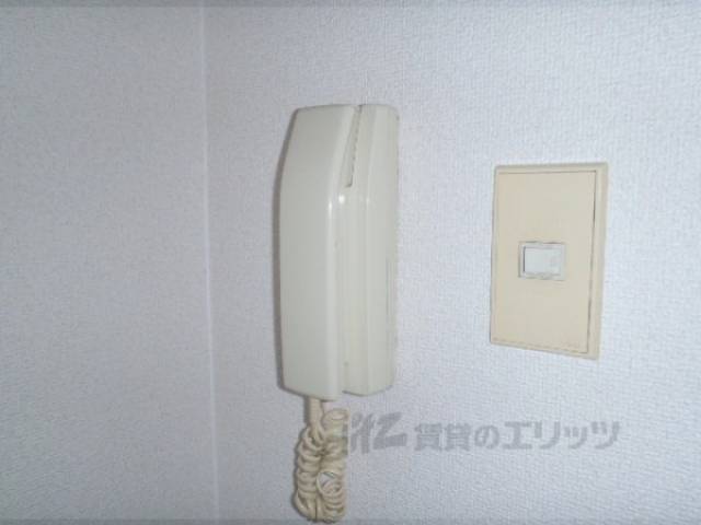 ドアホン　南向きの明るいお部屋です