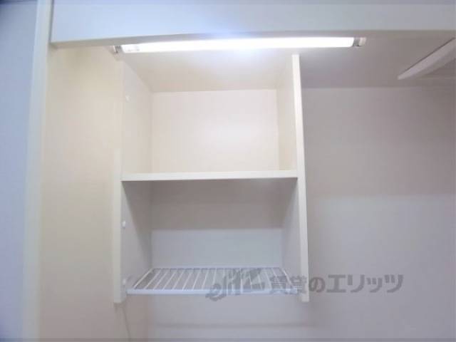 キッチン　上収納　調味料入れなどにどうぞ