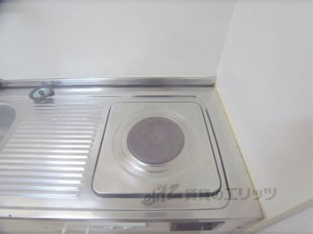 キッチン　電気コンロ　１口の電化コンロ付きです。