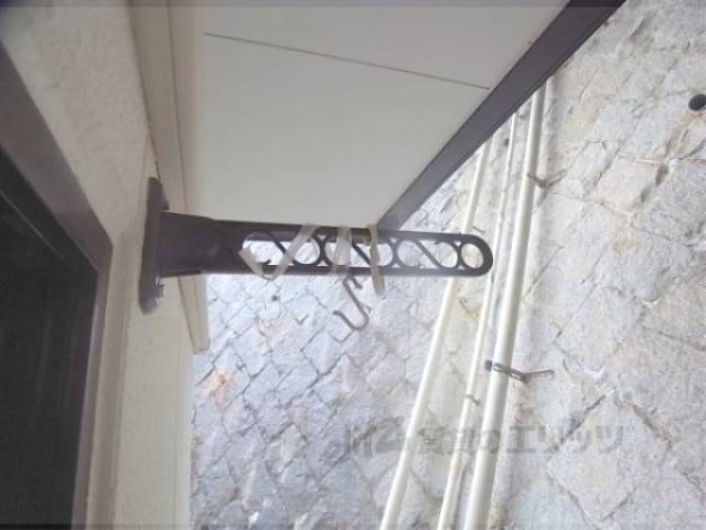 ベランダ　物干し竿かけ