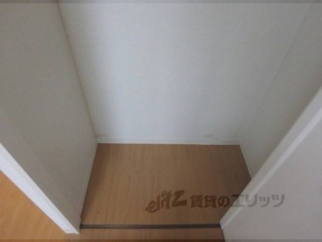 収納　カーテンレール