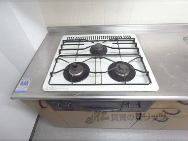 キッチン　３口ガスコンロ