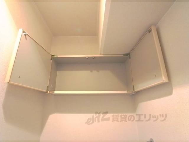 トイレ　トイレットペーパーなど収納するのに便利