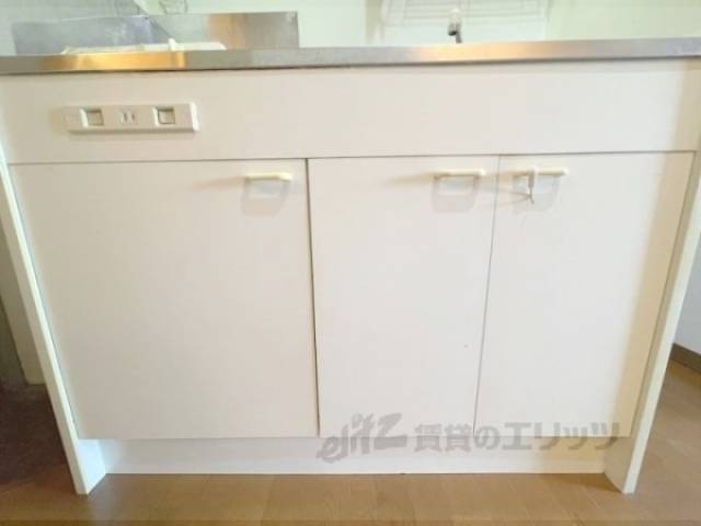 収納　キッチン下