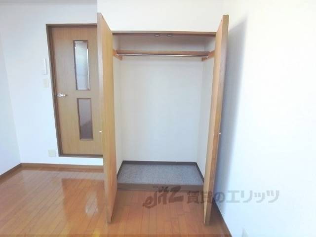 収納　クローゼットの中は広くて荷物も多く入り