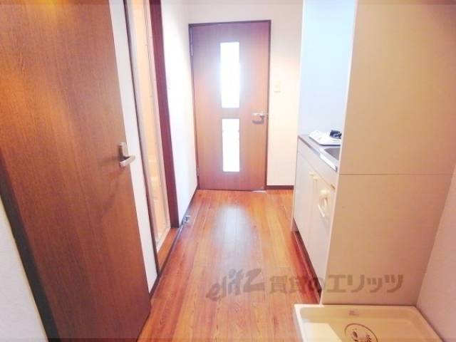 廊下　部屋までの広々とした廊下です。