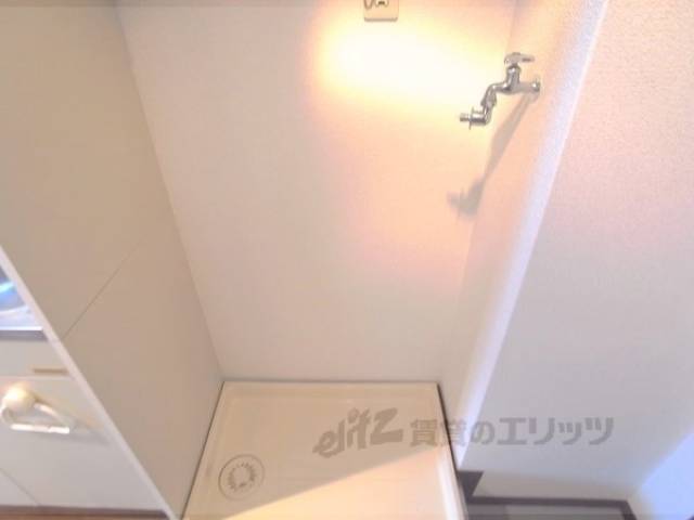 洗濯機置場　洗濯機は室内に置けます。