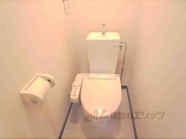 トイレ　ウォシュレット付きのトイレです。