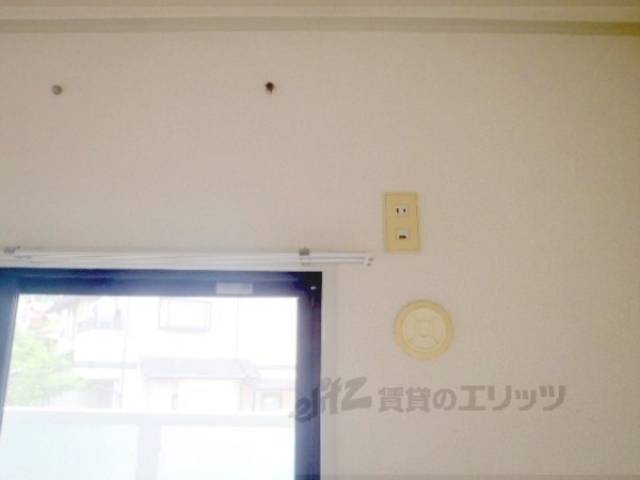 洋室　エアコン差込口