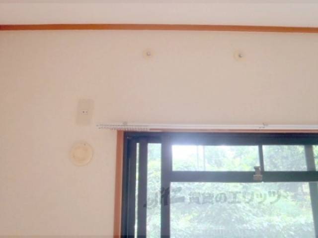 和室　エアコン差込口