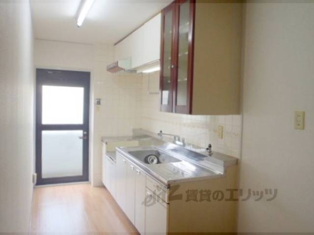 キッチン　キッチンからベランダに行けます