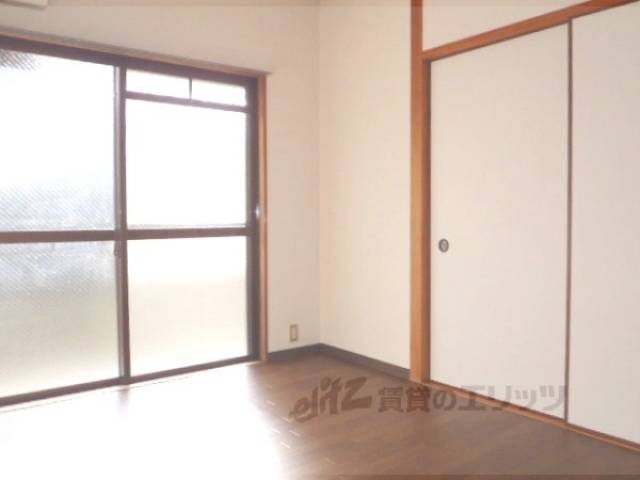 洋室　広々６帖