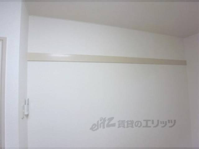 洋室　ハンガー掛け