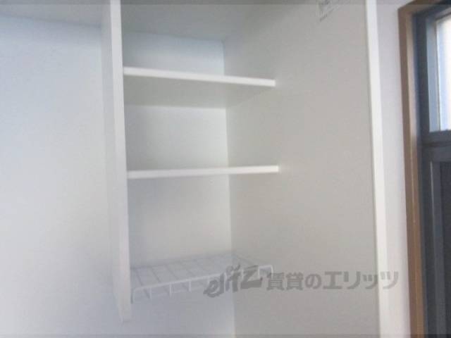 収納　キッチン上部棚