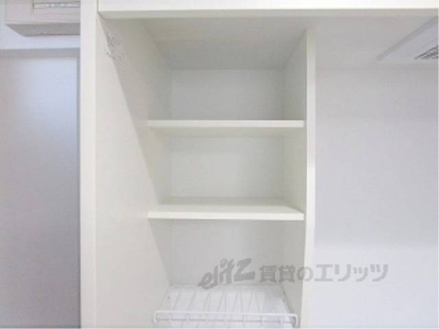 キッチン　食器棚