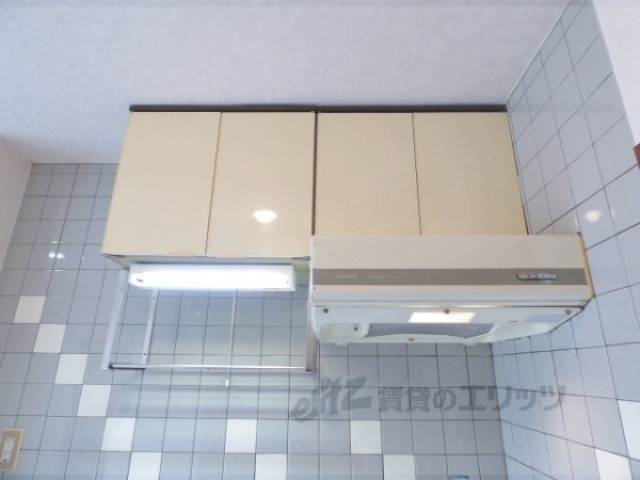 キッチン　収納、換気扇