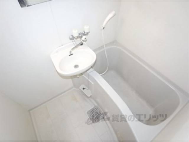 風呂　洗面台付きのお風呂です。