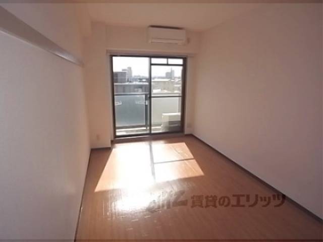 洋室　南向きで日当たりいいですよ。