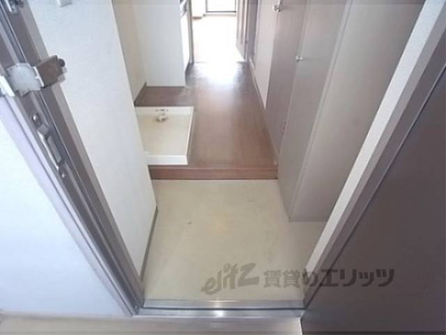 玄関　下駄箱おけますね。