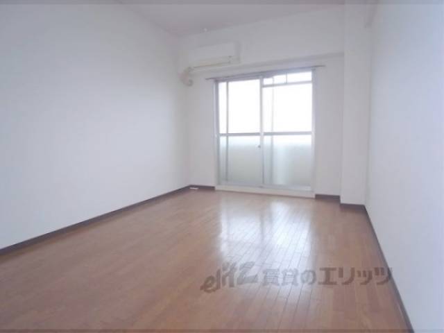 洋室　ゆったり洋室7.5帖です