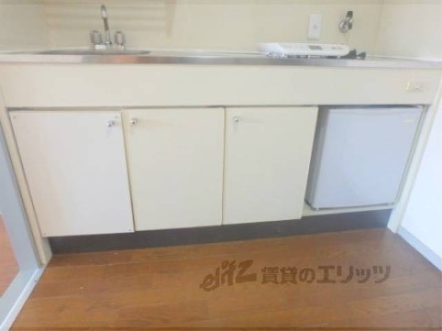 キッチン　収納　ミニ冷蔵庫あります