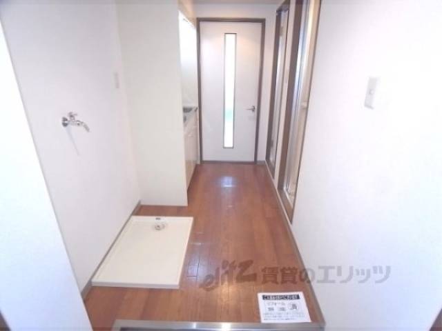 廊下　洋室とキッチンのあいだに扉あります。