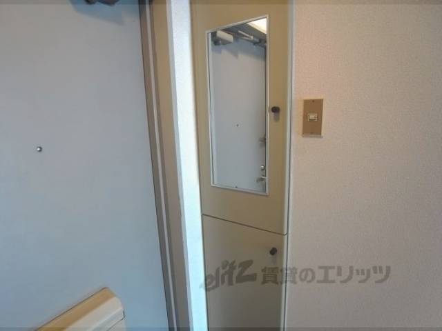 下駄箱　鏡付きの下駄箱です