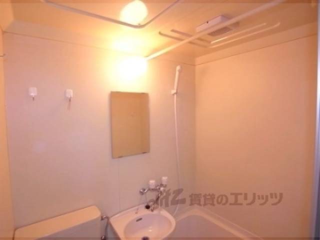 洗面所　鏡も付いています