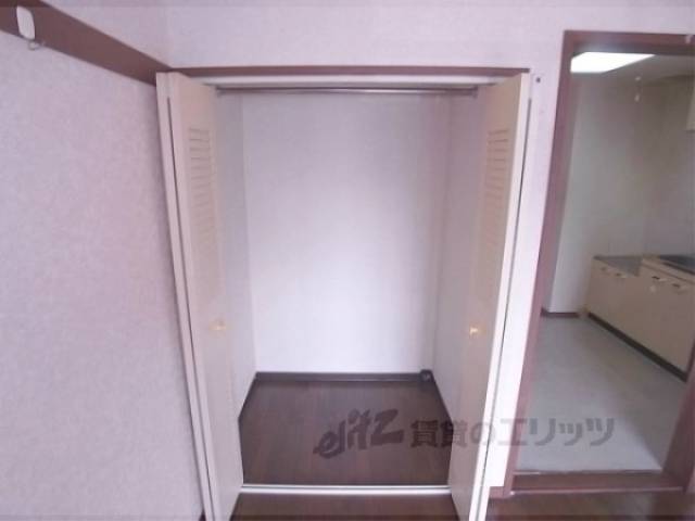 収納　コートなんかもかけれますね