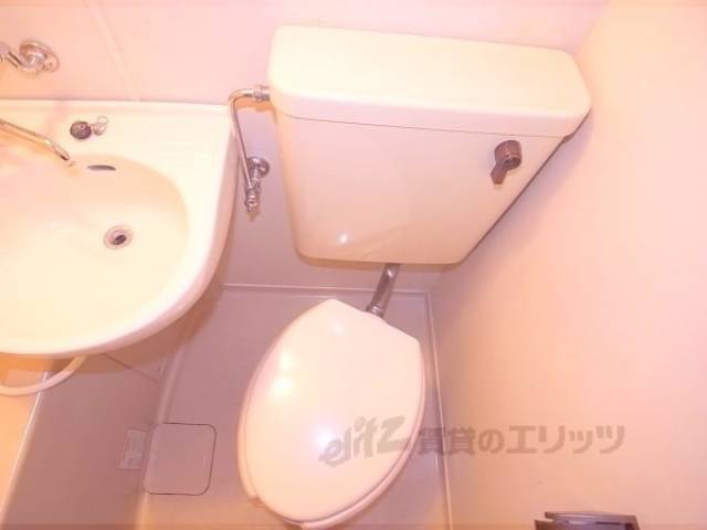 トイレ　トイレも横にありますよ