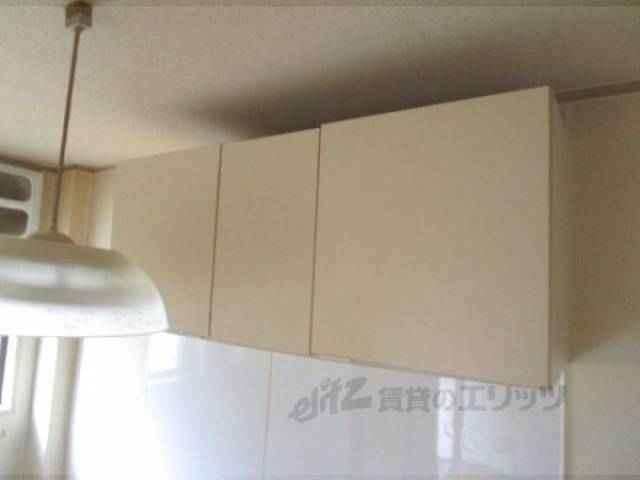 キッチン　上収納