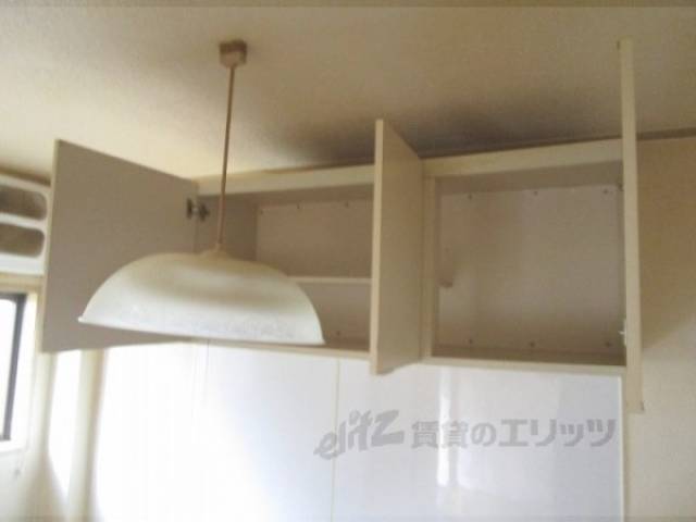 キッチン　上収納