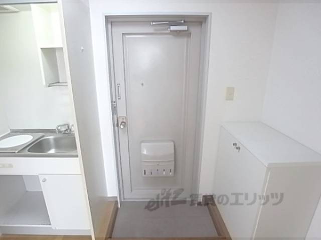 玄関　一人暮らしには十分な広さの玄関です