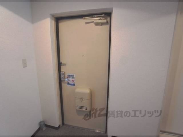 玄関　一人暮らしには十分な広さの玄関です
