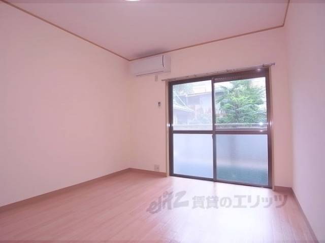 洋室　７帖の明るい洋室