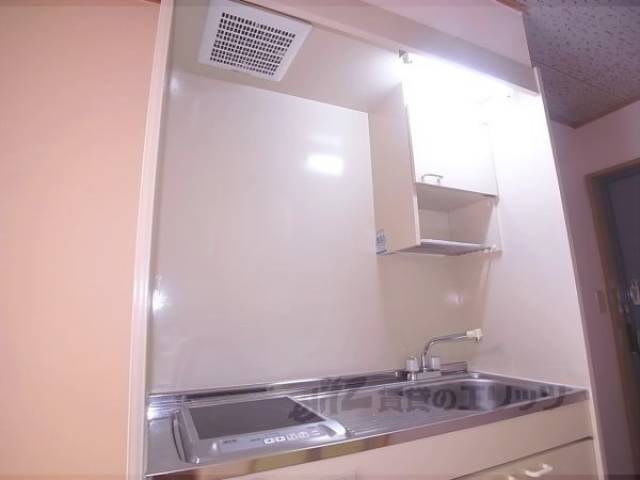 キッチン　キッチン棚付きです