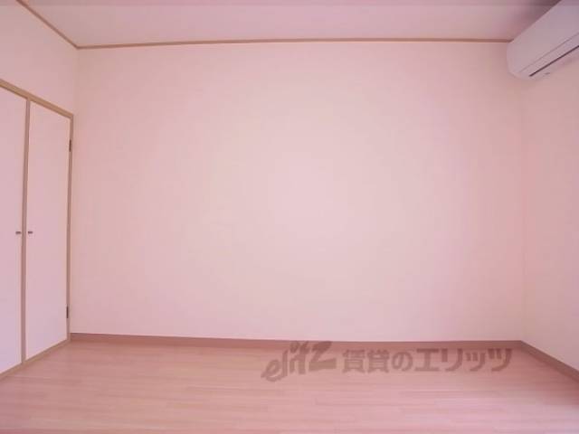 洋室　キャンバスのような白い壁