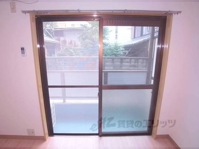 洋室　窓　風通りばっちり