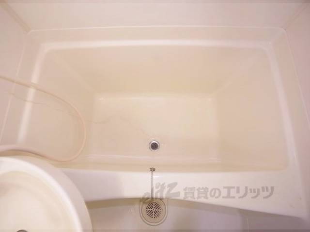 風呂　白い風呂は清潔感たっぷり