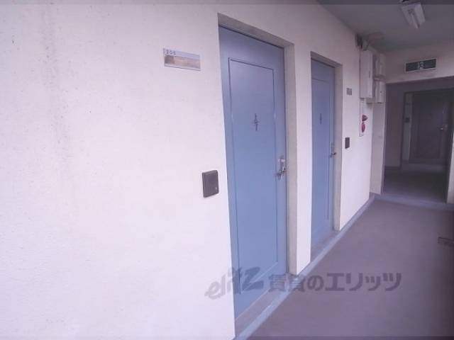 玄関　青色玄関です