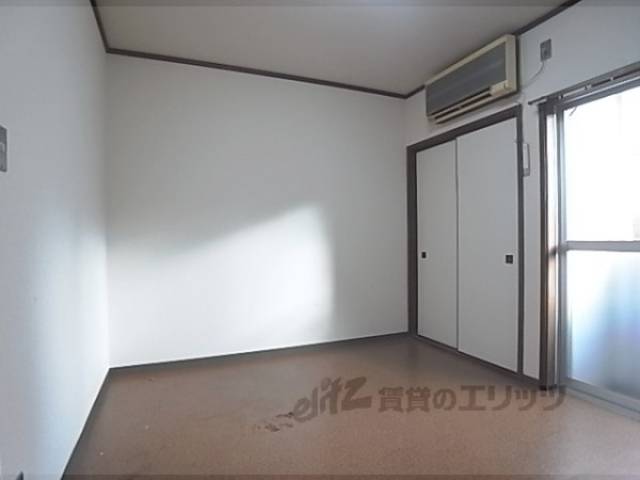 洋室　家具などを工夫すれば広く使えますよ