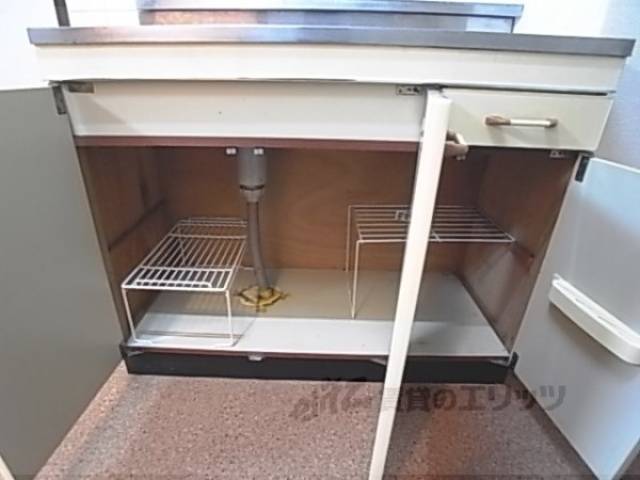 キッチン　キッチン収納　調理器具などを置くのに便利です