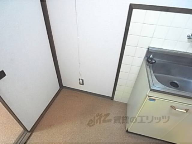 冷蔵庫置場　冷蔵庫はキッチン横に設置できます