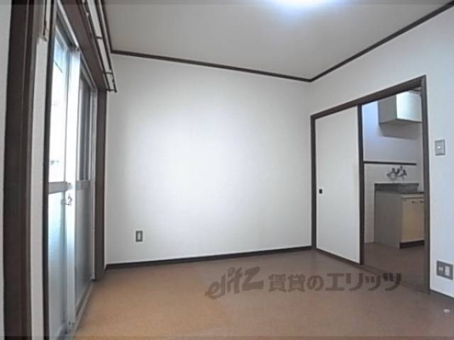 洋室　家具などを工夫すれば広く使えますよ