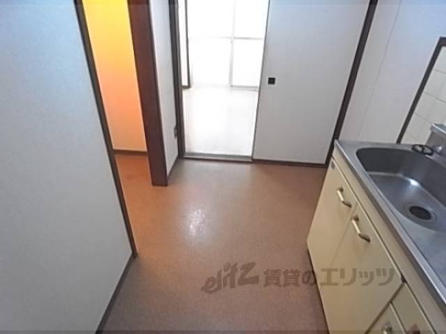 廊下　玄関から廊下を見た写真です